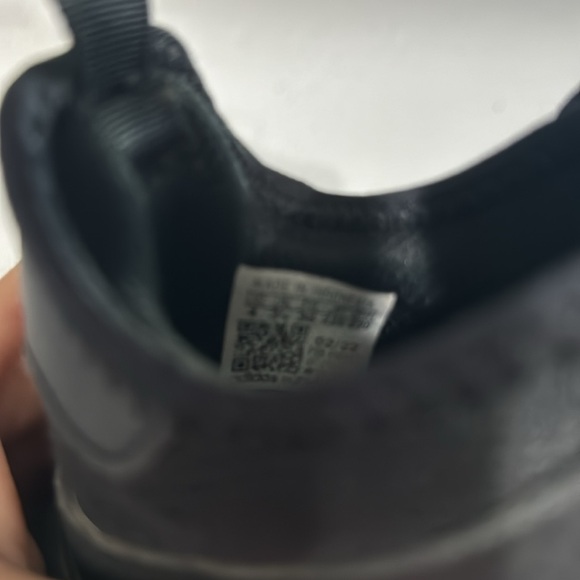 Girls barely worn, black Adidas sneakers - Picture 6 of 6